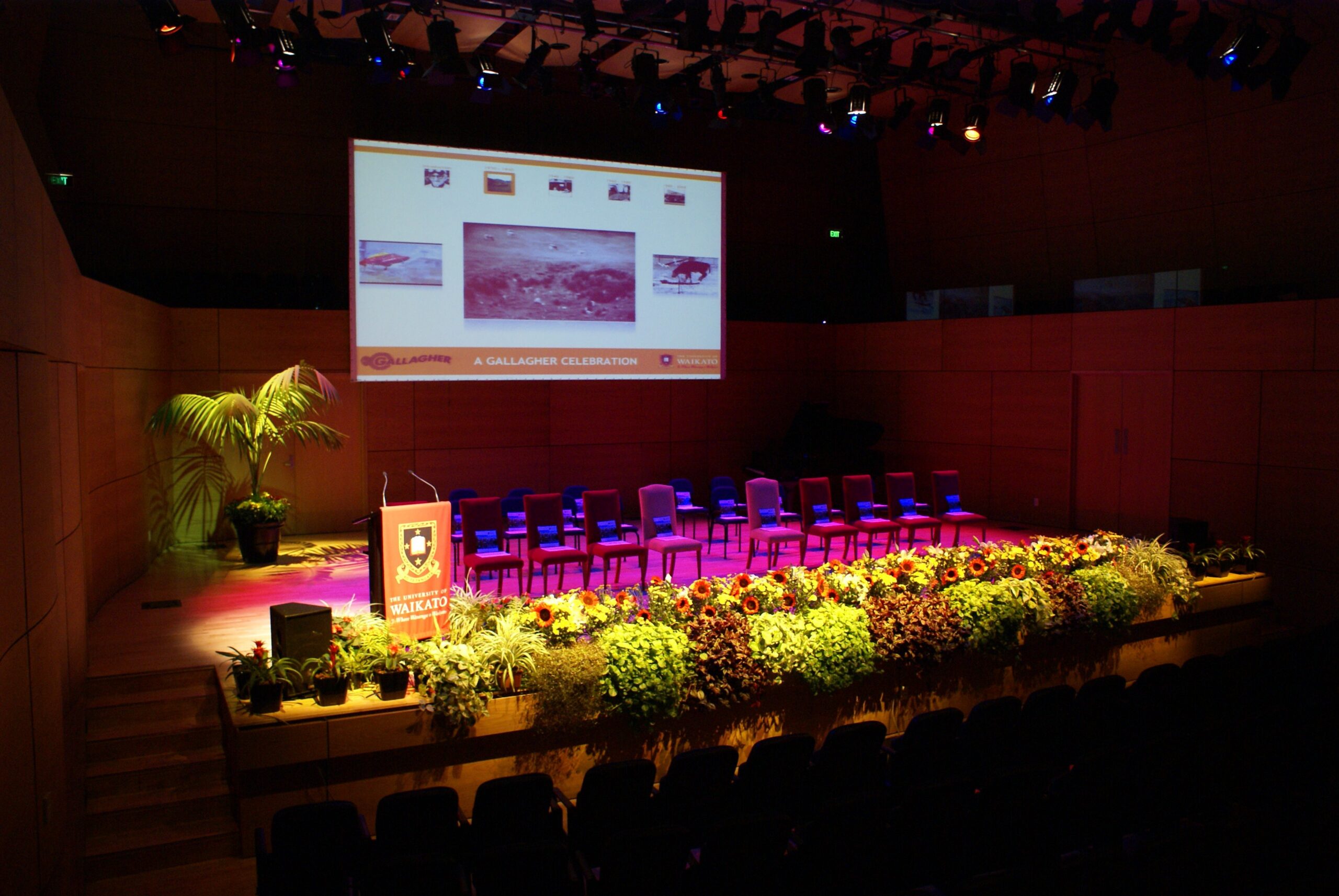 6 metre wide screen (Hanging or free standing Min roof height 4M)
