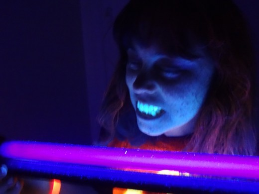 Fluorescent black light
